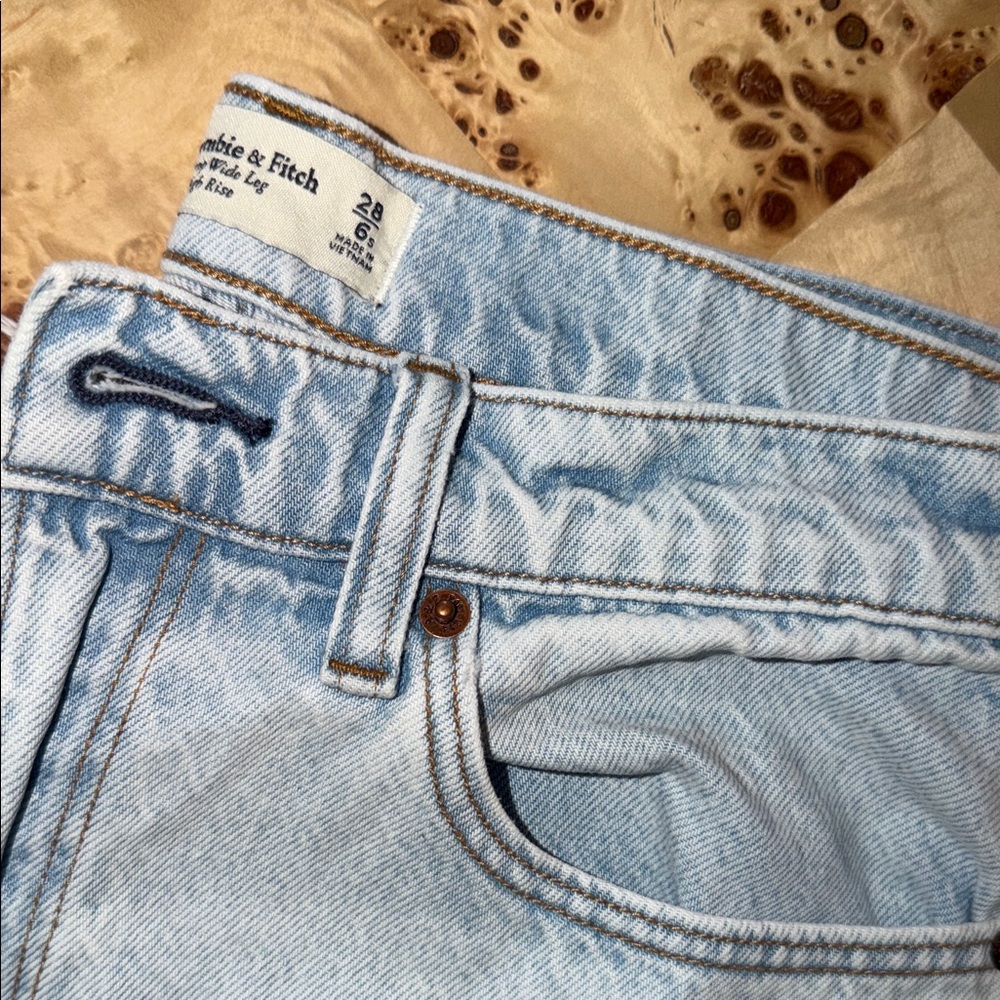 Abercrombie denim jeans the crop wide leg high rise 28(6) short light wash fray